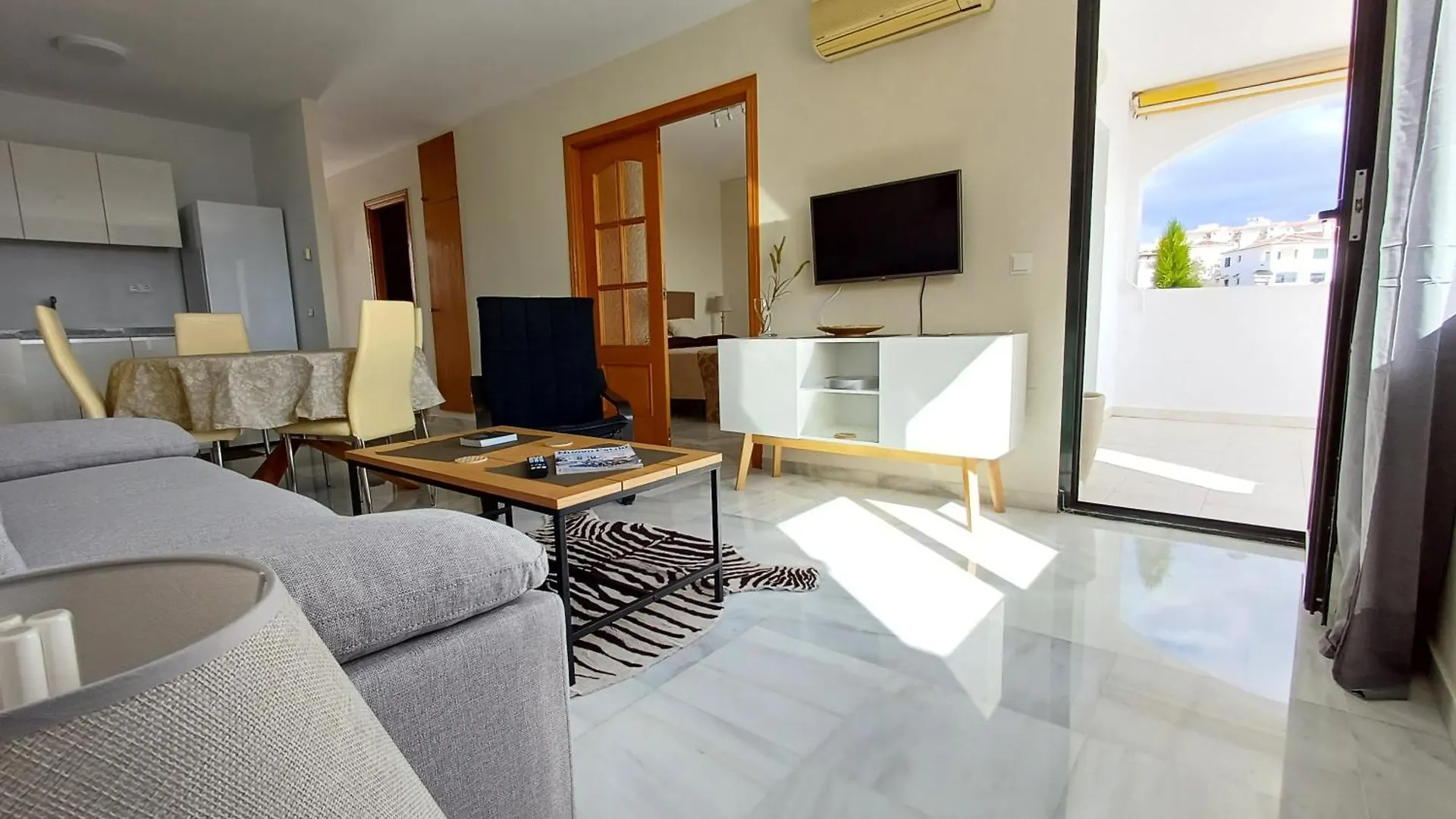 Penthouse With Sea Views Benalmadena Costa 아파트
